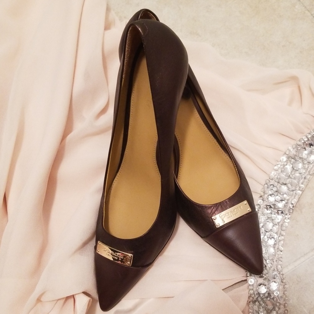 Coach Pumps